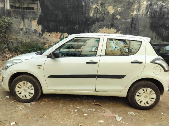https://images10.gaadi.com/usedcar_image/4604929/original/processed_bda813dc-7954-4b41-b658-8a5177fb2e0e.jpg?imwidth=6402