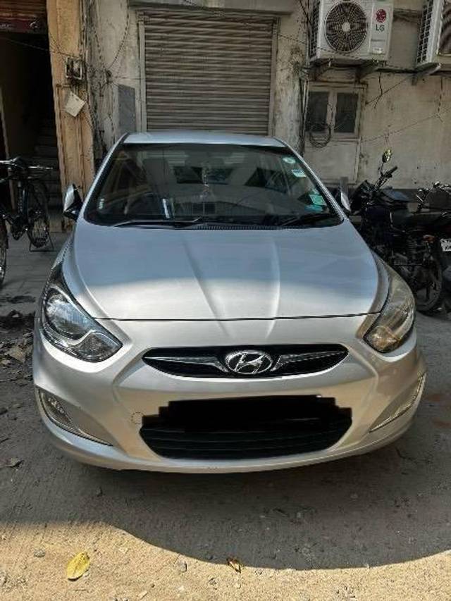 https://images10.gaadi.com/usedcar_image/4604941/original/processed_processed_49b1f712-b829-4d2b-aaa4-d1fccd3cecb6.jpeg?imwidth=6400