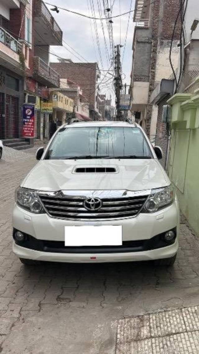 https://images10.gaadi.com/usedcar_image/4604943/original/processed_bef697e3-a52e-4e40-a35b-52faf1978819.jpeg?imwidth=6400