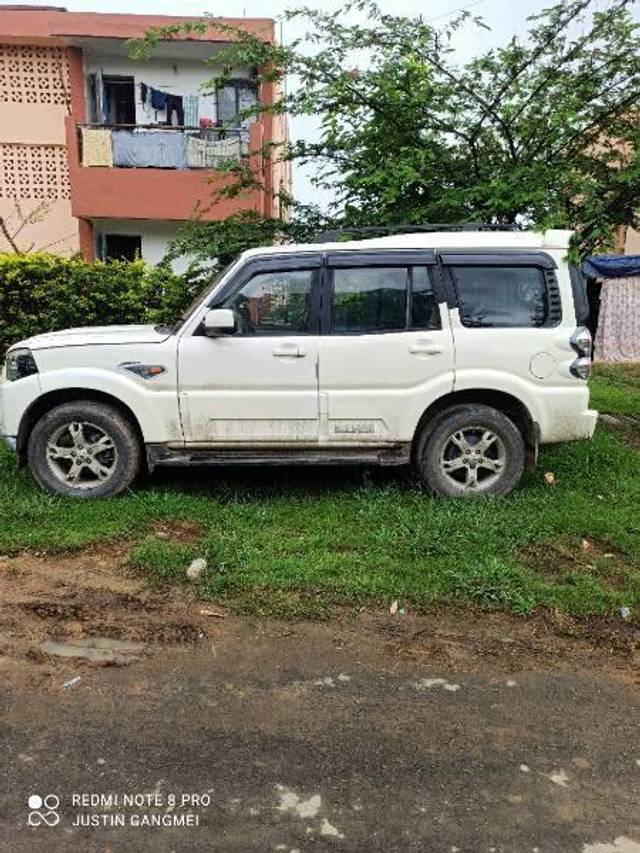 https://images10.gaadi.com/usedcar_image/4604987/original/processed_a3602e47-3f3b-4f4b-af14-9e2d6f0080c9.jpg?imwidth=6402