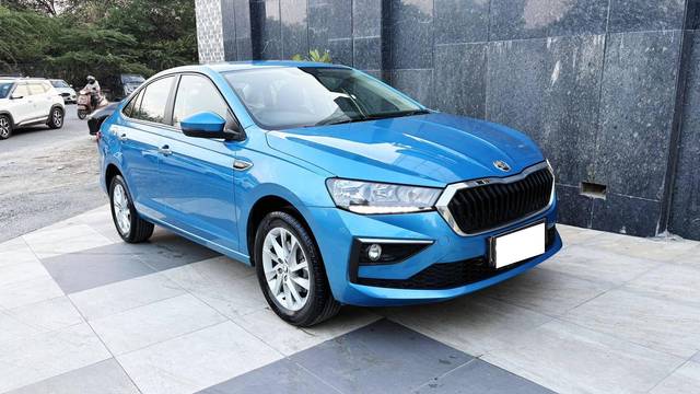https://images10.gaadi.com/usedcar_image/4604998/original/processed_ca5fe116478d5a5b614e4660e79d0c09.jpg?imwidth=6400