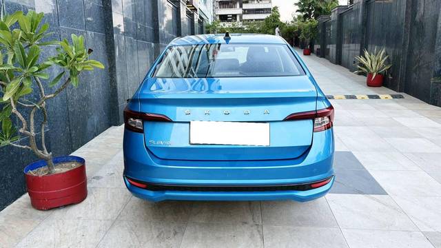 https://images10.gaadi.com/usedcar_image/4604998/original/processed_d1fdd14bb23f247c30cb8d432343af9e.jpg?imwidth=6402