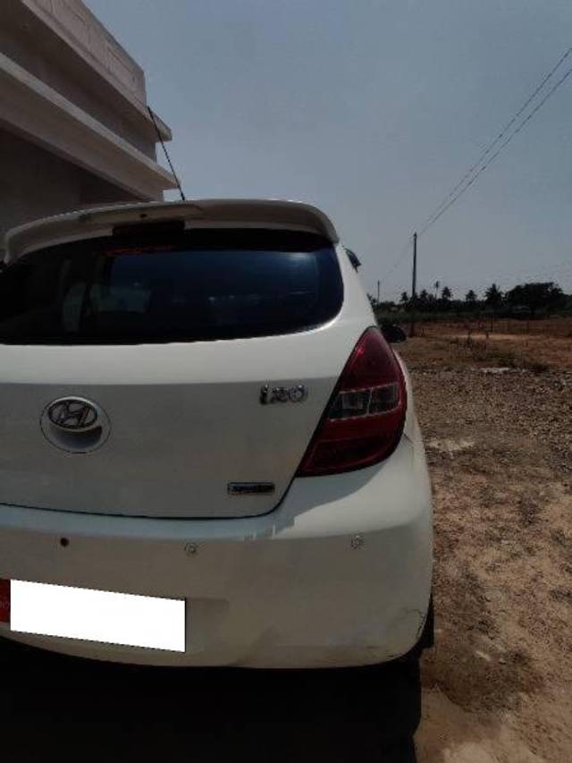 https://images10.gaadi.com/usedcar_image/4605007/original/processed_ab16529d-f7d4-43af-b387-54c1f45acaf6.jpg?imwidth=6402