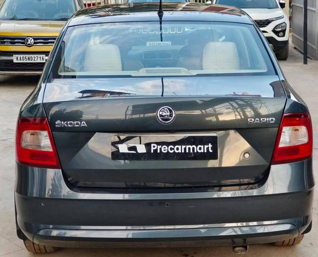 https://images10.gaadi.com/usedcar_image/4605012/original/processed_45c2ce452a11fb2a5ebe4c1fd330083a.jpeg?imwidth=6402
