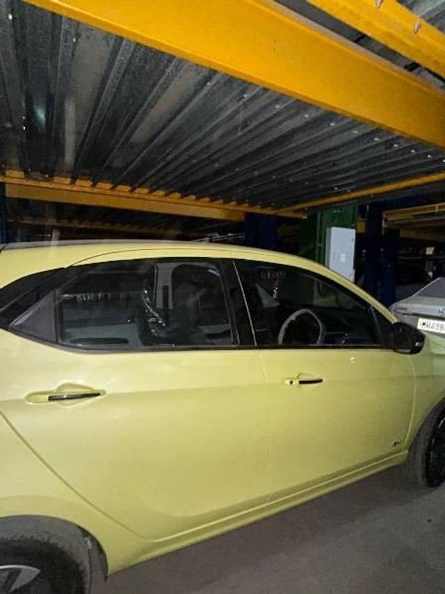 https://images10.gaadi.com/usedcar_image/4605019/original/processed_e3fe27c3-e536-45c5-ad80-71e8232dcb05.jpeg?imwidth=6401