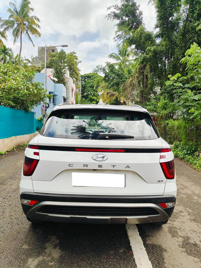 https://images10.gaadi.com/usedcar_image/4605026/original/processed_a5b83ca2844063bda7ccc7ce800c5f32.jpg?imwidth=6402