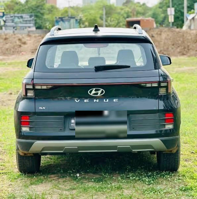 https://images10.gaadi.com/usedcar_image/4605033/original/f111b2c8-0b94-41cb-86a9-aa09974475d5.png?imwidth=6401