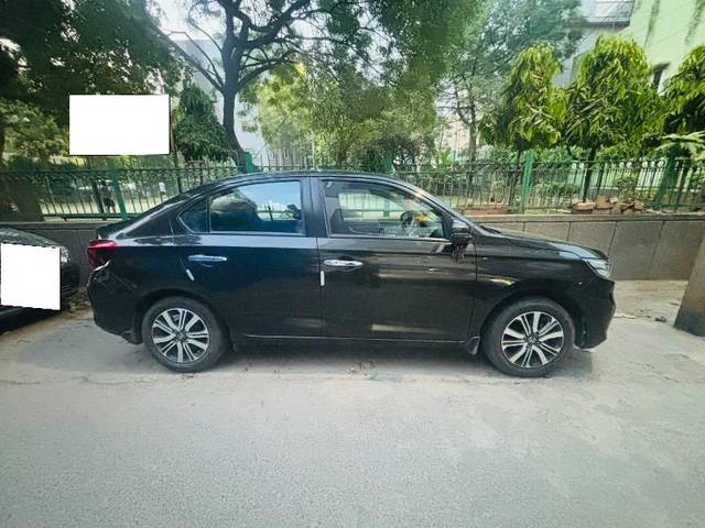 https://images10.gaadi.com/usedcar_image/4605092/original/processed_1cac8b59-7c67-4e15-a5a8-42675d671996.jpeg?imwidth=6402