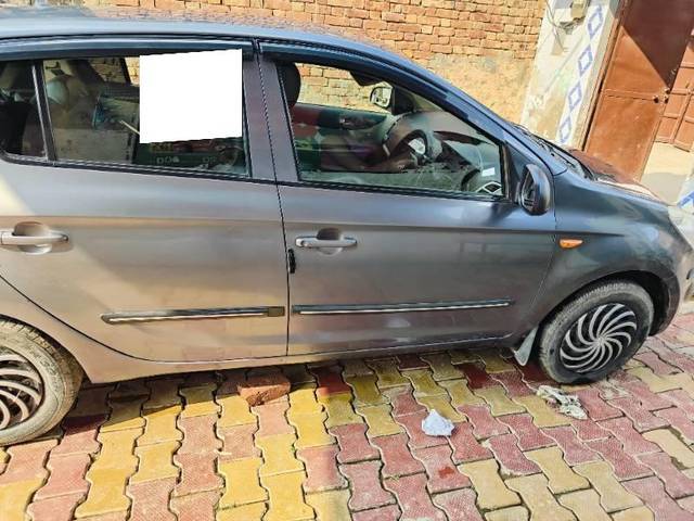 https://images10.gaadi.com/usedcar_image/4605105/original/processed_9c6c1fd0-9700-483c-900e-6370c69f93cc.jpg?imwidth=6401