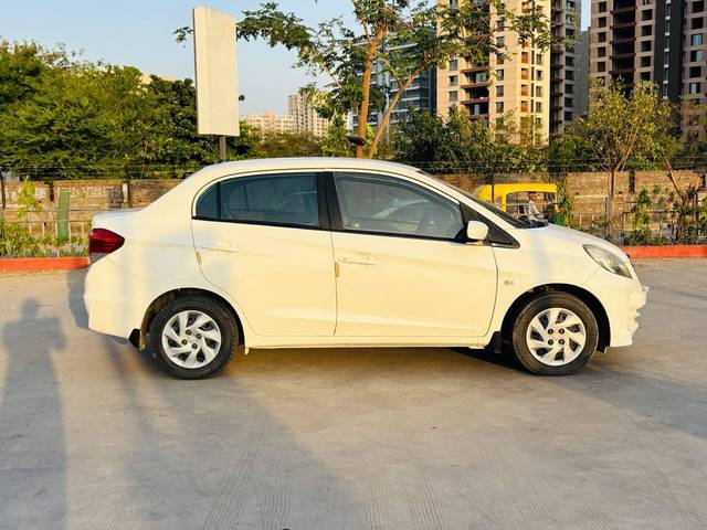 https://images10.gaadi.com/usedcar_image/4605107/original/processed_f23f504059d1f0995a258bb2e44c90a8.jpg?imwidth=6401