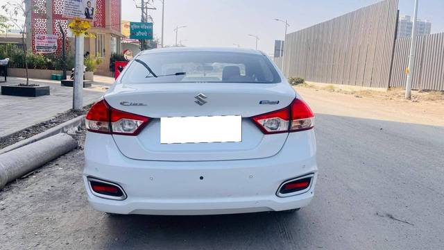https://images10.gaadi.com/usedcar_image/4605124/original/processed_b9e2121b-e285-4b5b-9176-6b8354791c79.jpeg?imwidth=6402