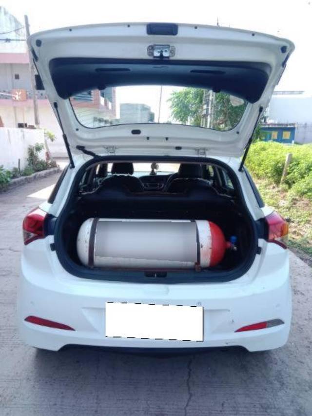 https://images10.gaadi.com/usedcar_image/4605131/original/processed_8572c5f6-ba11-4ff2-9464-7156774024d0.jpeg?imwidth=6402