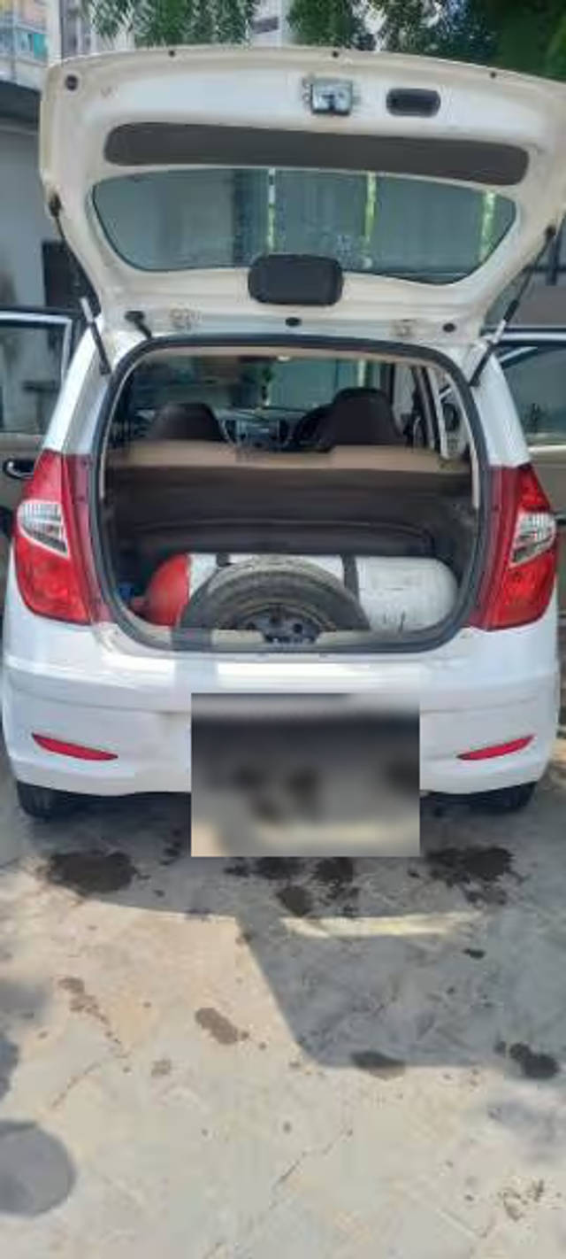 https://images10.gaadi.com/usedcar_image/4605138/original/db6a74bc-1e6b-4004-a1ad-cd6350589177.png?imwidth=6402