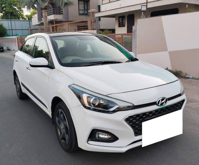 https://images10.gaadi.com/usedcar_image/4605139/original/processed_fd833d060cf2a32ddb3dd64a72fc5bed.jpg?imwidth=6400
