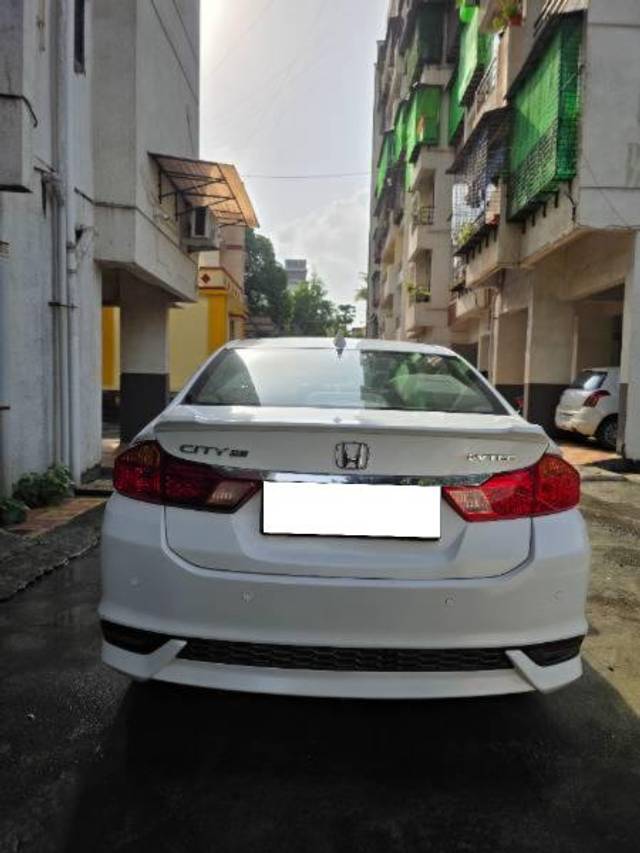 https://images10.gaadi.com/usedcar_image/4605148/original/processed_b59d1ccd-bc1f-49b3-94ac-d23a6b3cd2db.jpg?imwidth=6402