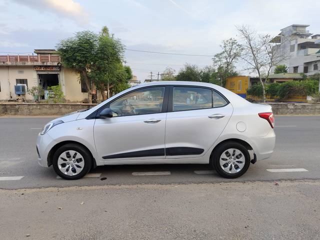 https://images10.gaadi.com/usedcar_image/4605190/original/processed_f0acb592-aece-456c-8c0d-fcc3a654ebb4.jpg?imwidth=6402