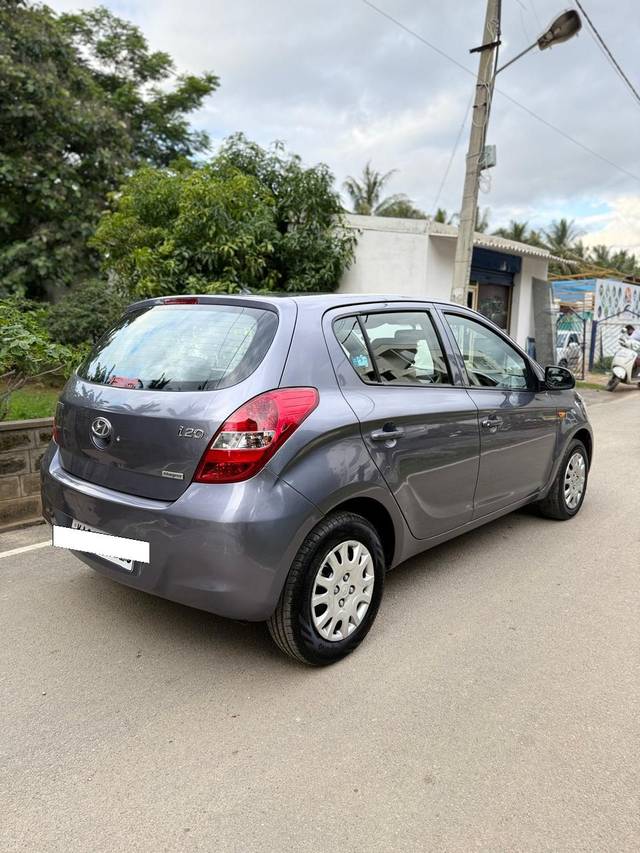 https://images10.gaadi.com/usedcar_image/4605192/original/processed_8a73d2dadb4900b848c985faf1f18cff.jpg?imwidth=6401