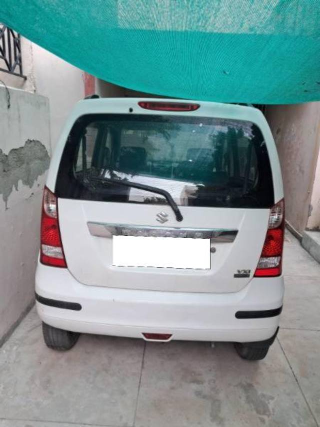 https://images10.gaadi.com/usedcar_image/4605213/original/processed_e5b6e3be-03fb-4d39-904b-521c3adb068f.jpeg?imwidth=6401