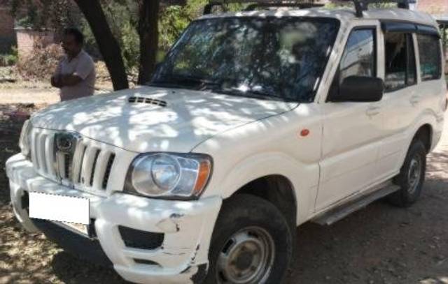 https://images10.gaadi.com/usedcar_image/4605226/original/processed_6da049cf-e03c-4381-9860-e41135c18706.jpg?imwidth=6400