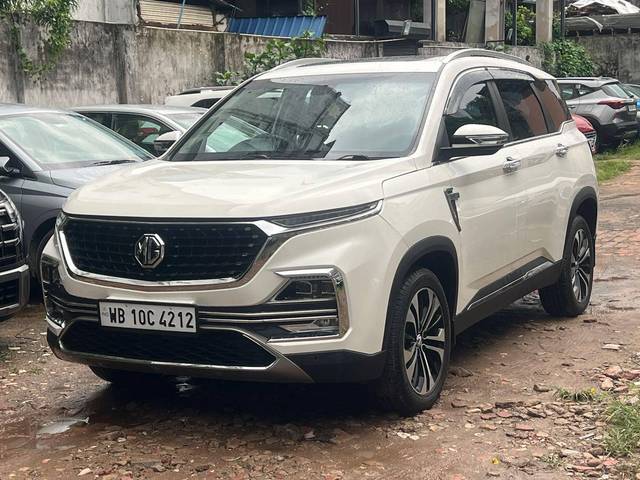 https://images10.gaadi.com/usedcar_image/4605247/original/processed_c372f067fc5cd7effa60bc16ea6db18a.jpg?imwidth=6402