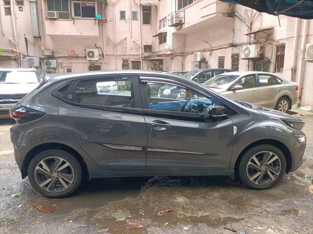 https://images10.gaadi.com/usedcar_image/4605249/original/processed_8c27484d22caf91eed5e0874feec27a4.jpg?imwidth=6401