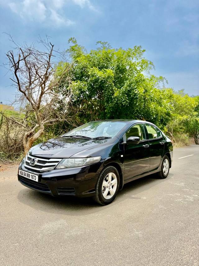 https://images10.gaadi.com/usedcar_image/4605255/original/processed_326573b2e47150fe1e36641e2fd3b239.jpg?imwidth=6402