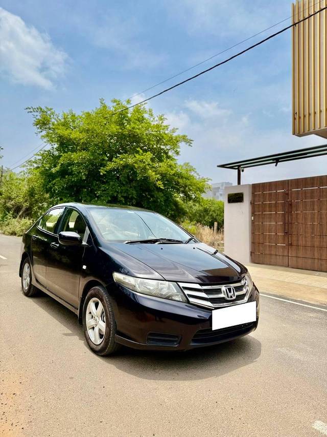 https://images10.gaadi.com/usedcar_image/4605255/original/processed_6bcb9bf8fd62e523dc35844bb15f238f.jpg?imwidth=6400