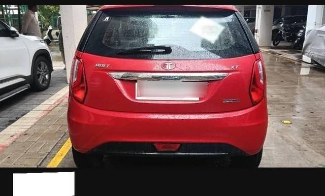 https://images10.gaadi.com/usedcar_image/4605258/original/processed_processed_3045cd9f-edc6-4ea1-a999-7d9fd4b8d39b.jpg?imwidth=6402