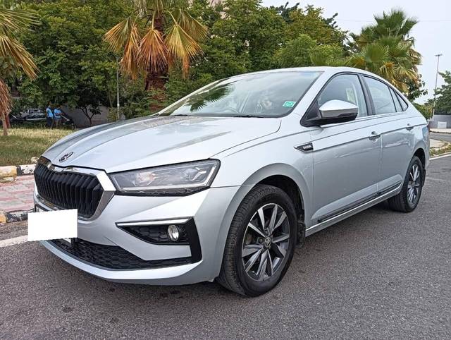 https://images10.gaadi.com/usedcar_image/4605259/original/processed_5aa2c0f87f469e2c98f695ca7328373e.jpg?imwidth=6400