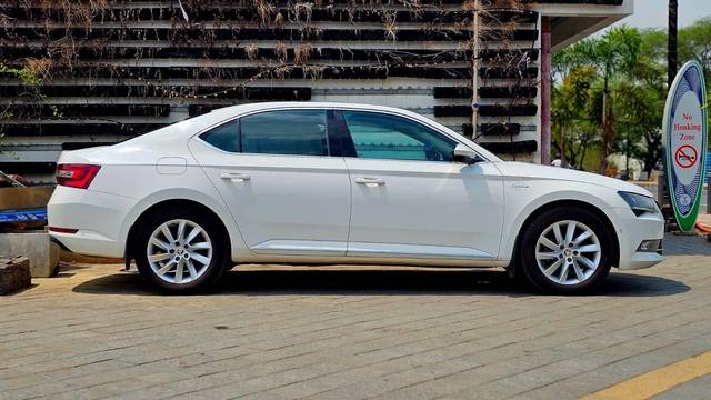https://images10.gaadi.com/usedcar_image/4605260/original/processed_6216aaaade91ebc9ae687149d58eba75.jpg?imwidth=6401