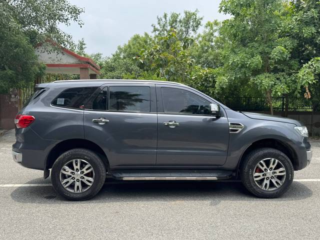 https://images10.gaadi.com/usedcar_image/4605273/original/processed_90c1cbea511cc9a7fea6de6d9accc16f.jpg?imwidth=6401