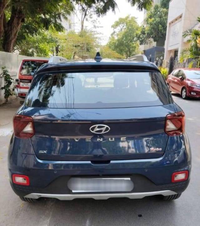 https://images10.gaadi.com/usedcar_image/4605283/original/processed_171700eb132650aa7003fa04a1ca6e93.jpg?imwidth=6402
