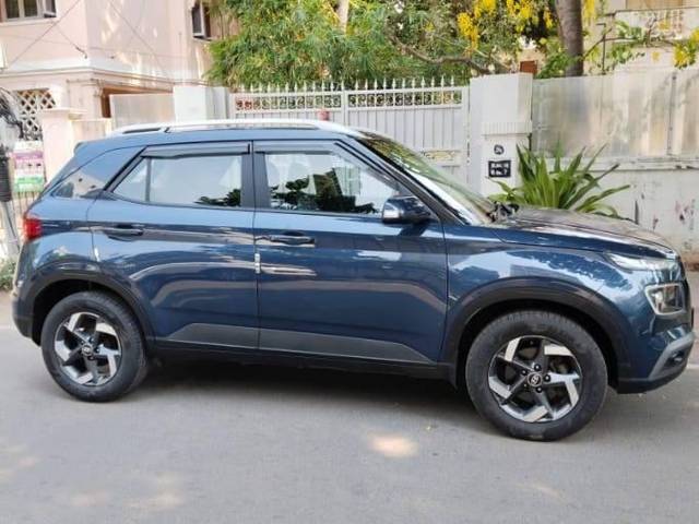 https://images10.gaadi.com/usedcar_image/4605283/original/processed_c454c9960b24106e2b94f15da5a1c207.jpg?imwidth=6401