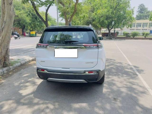 https://images10.gaadi.com/usedcar_image/4605334/original/processed_627513ba-e088-4293-8c80-1113d6273221.jpeg?imwidth=6402