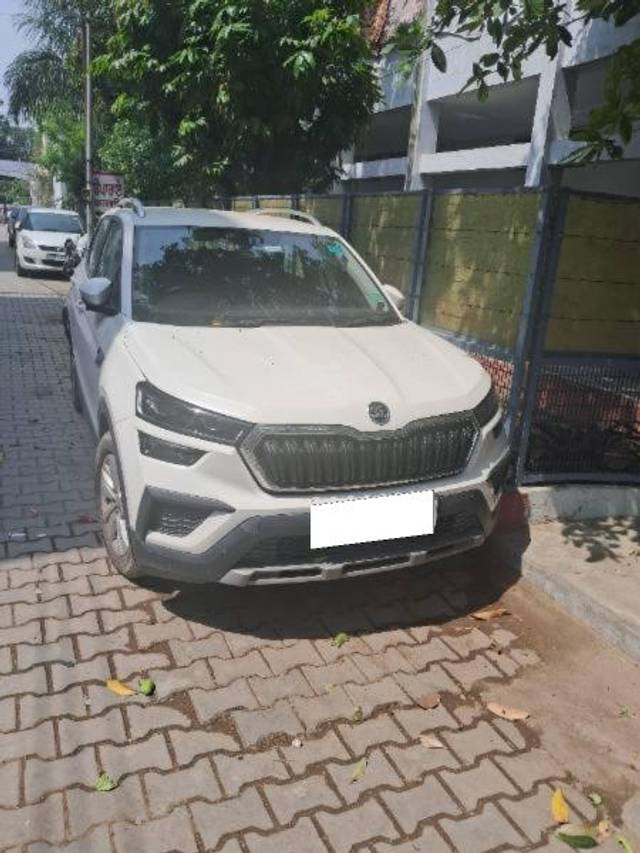 https://images10.gaadi.com/usedcar_image/4605340/original/processed_28ed9210-2839-4154-938c-68d72d49079a.jpg?imwidth=6400