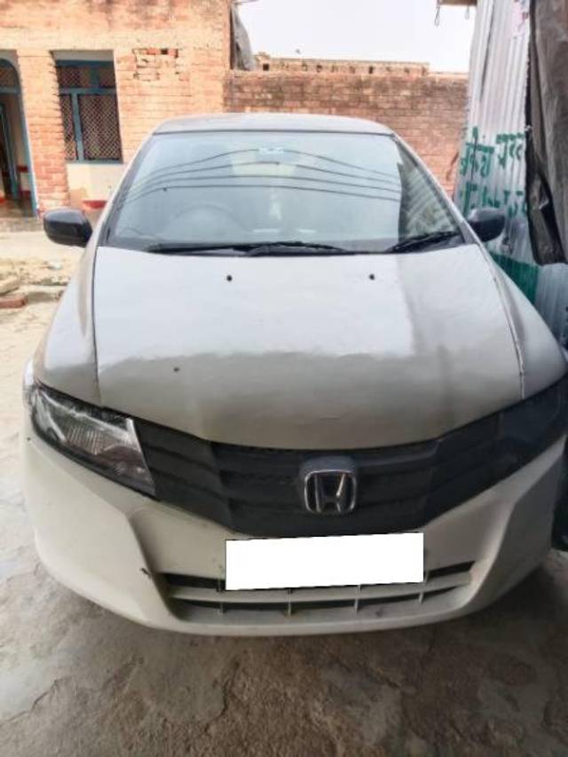 https://images10.gaadi.com/usedcar_image/4605365/original/processed_82b8241a-e0ff-49a2-822e-540823c54d93.jpg?imwidth=6402