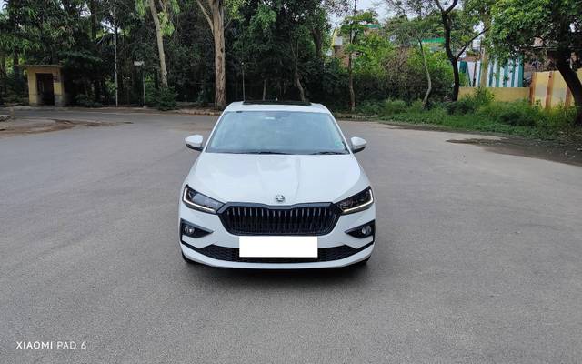 https://images10.gaadi.com/usedcar_image/4605378/original/processed_6becf3eaf75422be6dcd3ab490230ea8.jpg?imwidth=6400