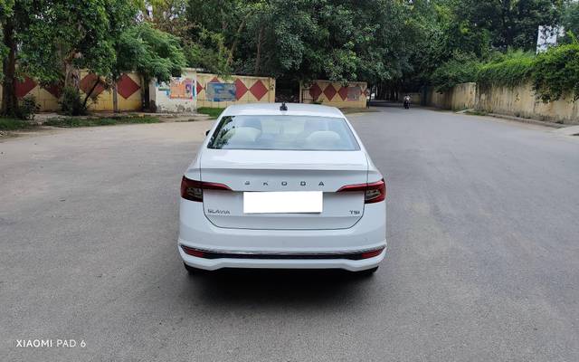 https://images10.gaadi.com/usedcar_image/4605378/original/processed_ebca62c8ee89cd08047802c92c60c7e1.jpg?imwidth=6402