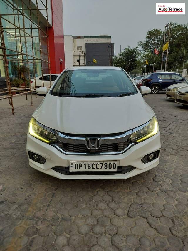 https://images10.gaadi.com/usedcar_image/4605389/original/e4bba51306a29259ceb2c23c887767bd.jpg?imwidth=6400