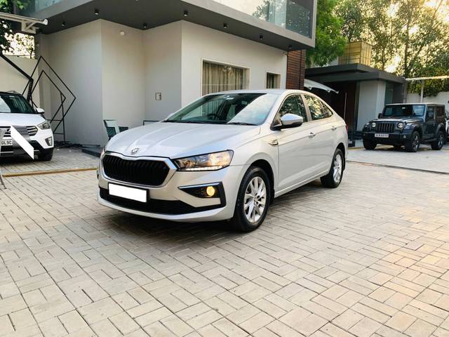 https://images10.gaadi.com/usedcar_image/4605395/original/processed_72426e67b994f59e5cb7fb551753d976.jpeg?imwidth=6400