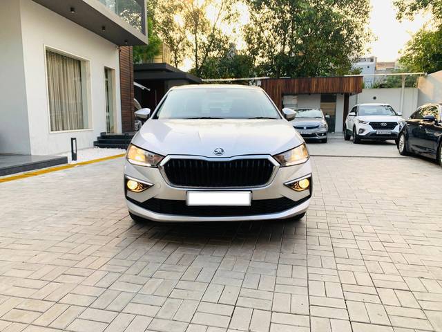 https://images10.gaadi.com/usedcar_image/4605395/original/processed_77372e59a7008ddeed46745d87209505.jpeg?imwidth=6402