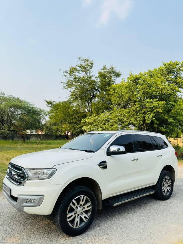 https://images10.gaadi.com/usedcar_image/4605404/original/processed_421c035082b31d2bdbe5b6cd431d6082.jpeg?imwidth=6400