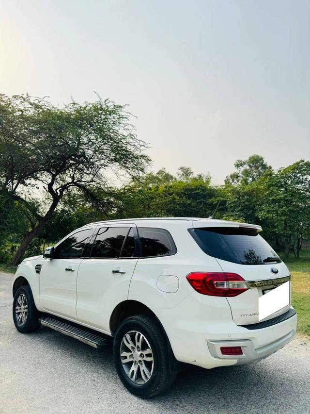 https://images10.gaadi.com/usedcar_image/4605404/original/processed_d79207f80f6f51e6159912ae0b967fb6.jpeg?imwidth=6402