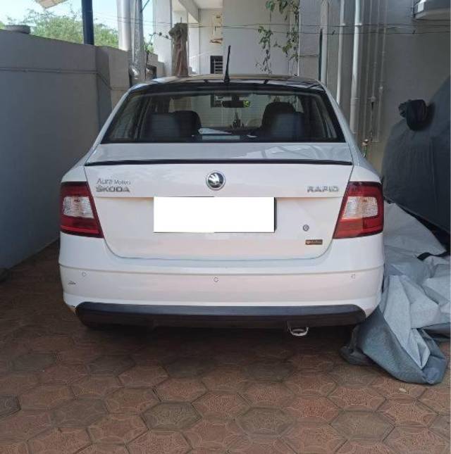 https://images10.gaadi.com/usedcar_image/4605435/original/processed_40e3e3b9-cf66-449a-9a5f-2e14febcbe34.jpg?imwidth=6401