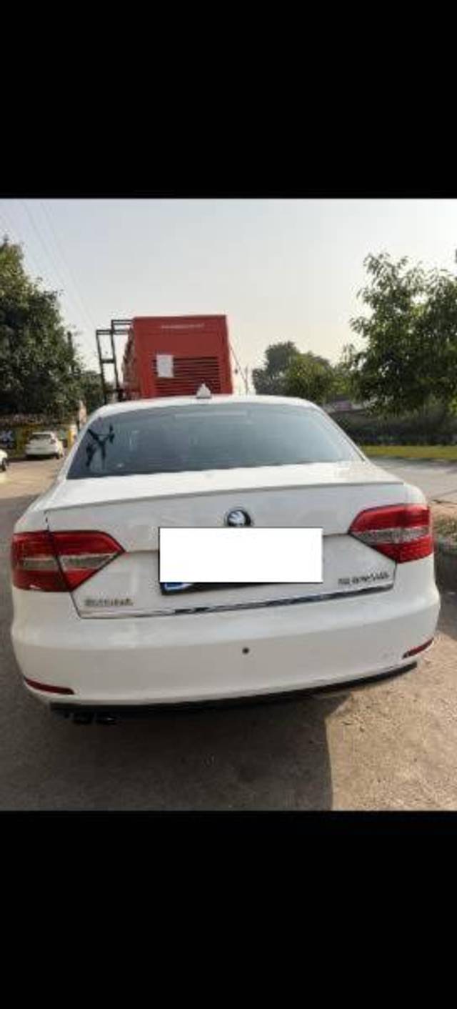 https://images10.gaadi.com/usedcar_image/4605437/original/processed_35f02a86-0f62-4b07-9752-ea85691a48e0.jpg?imwidth=6401