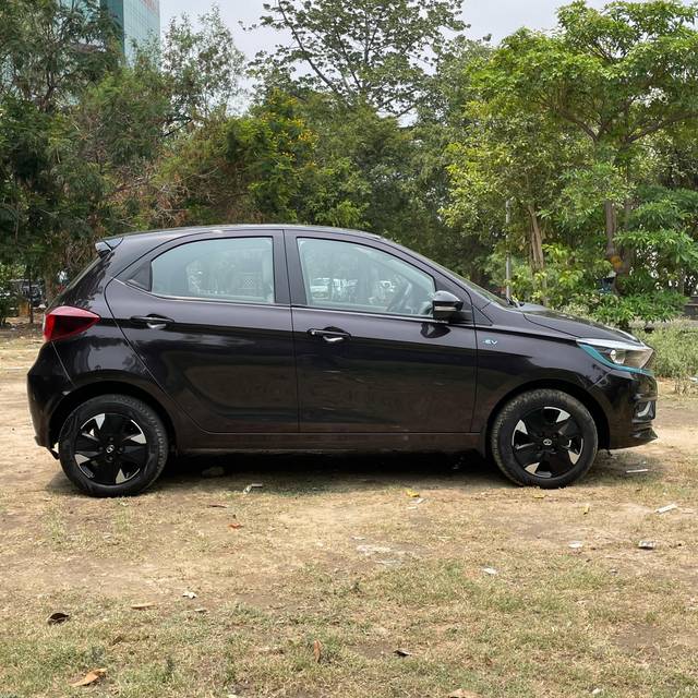 https://images10.gaadi.com/usedcar_image/4605497/original/processed_3dbe2876d2903001bbc137b55876f5ee.jpg?imwidth=6401