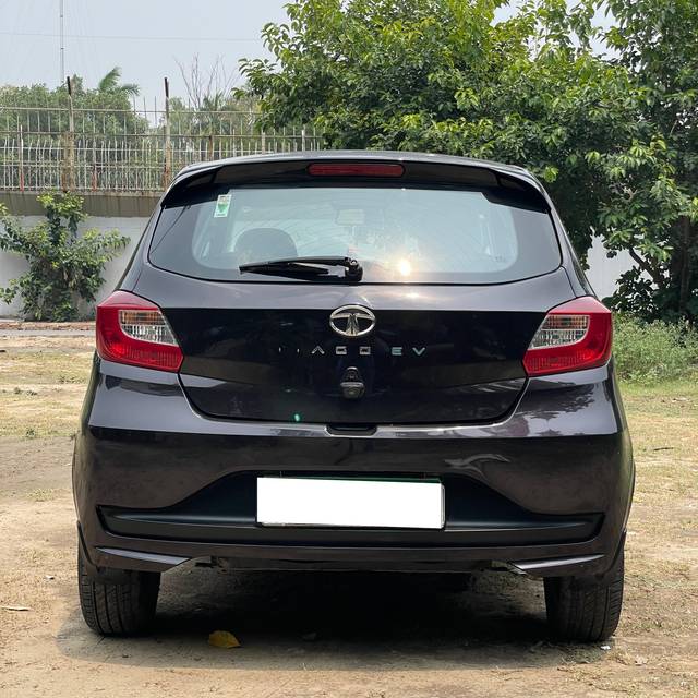 https://images10.gaadi.com/usedcar_image/4605497/original/processed_6a766c47d67dcb0aaa84eb4fd47dc772.jpg?imwidth=6402