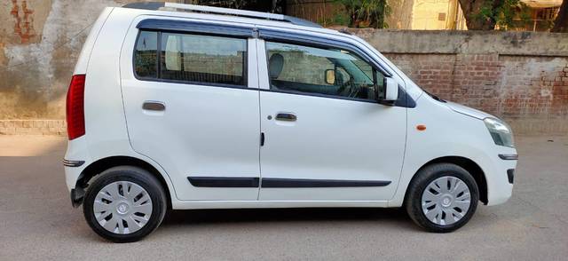 https://images10.gaadi.com/usedcar_image/4605502/original/c4c43852e69c481888046348c8f3ade9.jpg?imwidth=6401
