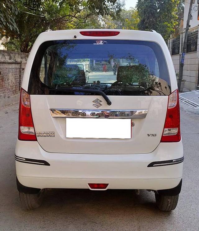 https://images10.gaadi.com/usedcar_image/4605502/original/processed_db7ca5daa5c263a3a8adec435c7fa785.jpg?imwidth=6402