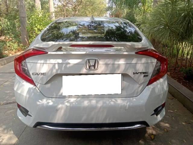 https://images10.gaadi.com/usedcar_image/4605508/original/processed_99e09aff-e44b-4794-9896-ccc12dd3a24a.jpg?imwidth=6401